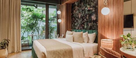 Phòng Deluxe, bồn tắm nước nóng (Balcony) | Bộ đồ giường cao cấp, chăn bông, minibar, két bảo mật tại phòng