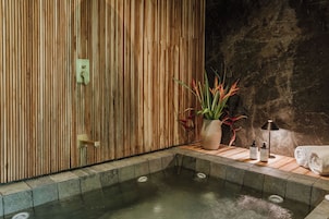 Jetted tub