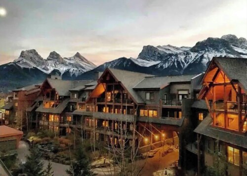 Extraordinary Mountain Penthouse, Spectacular Views, Pool & Hot Tub, Park Pass