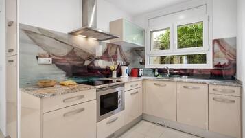 Fridge, microwave, oven, dishwasher