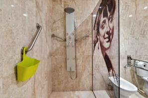 淋浴设施、毛巾