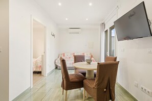 1 habitación, tabla de planchar con plancha y internet gratis