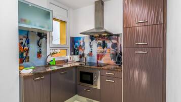 Fridge, microwave, oven, dishwasher