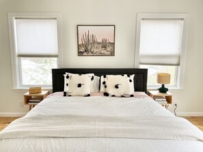 3 bedrooms, desk, WiFi, bed sheets