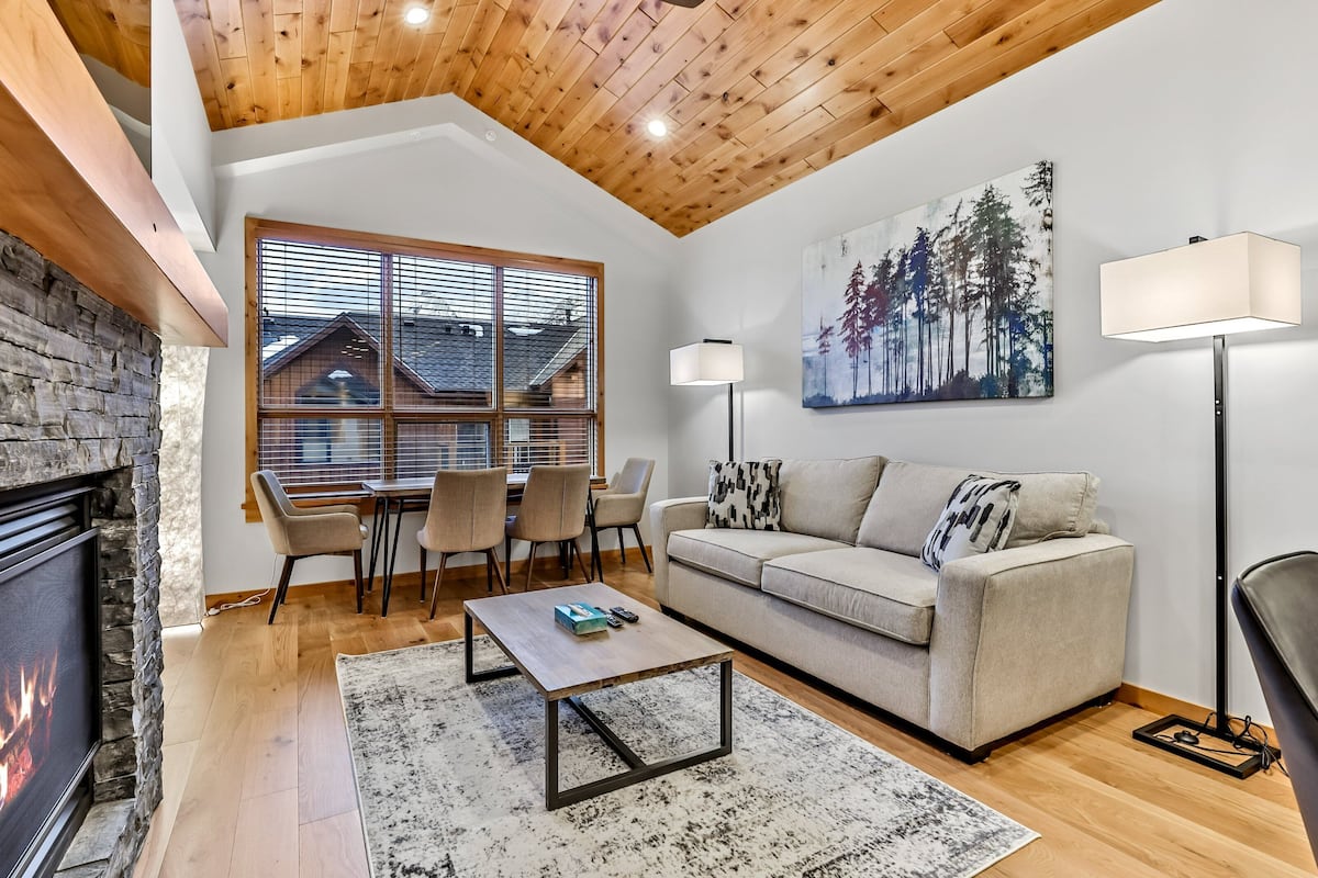 W409 One Bedroom Elevated Condo | Living room | 50-inch Smart TV with cable channels, TV, fireplace