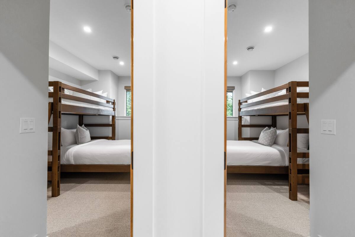 Four Bedrooms Villa 24 | Premium bedding, iron/ironing board, WiFi (free), individually decorated