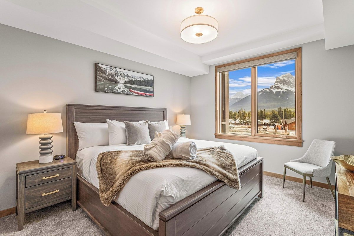 TM212 Two Bedroom Premier Condo | 2 bedrooms, premium bedding, individually decorated