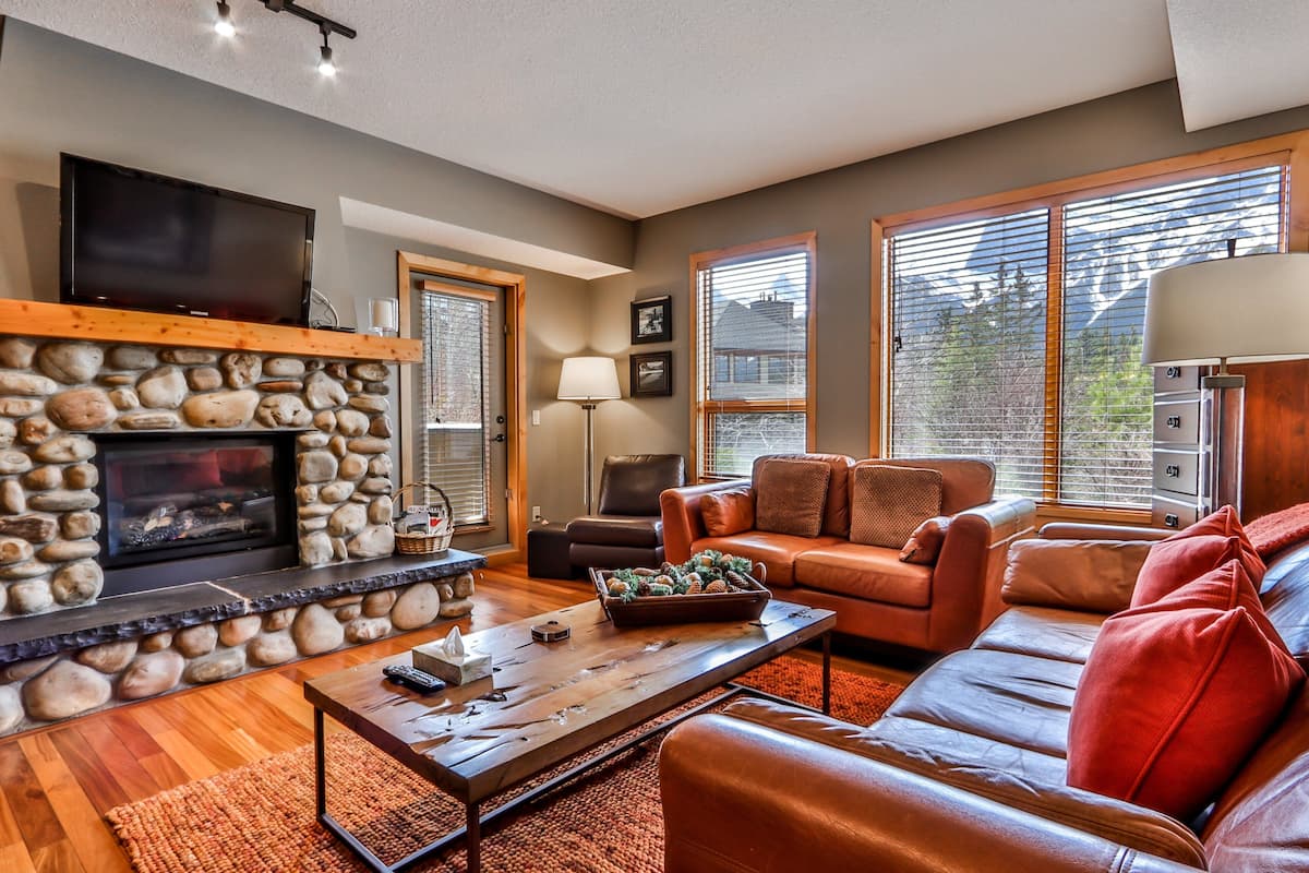 R115 Two Bedroom Premier Condo | Living area | 50-inch Smart TV with cable channels, TV, fireplace