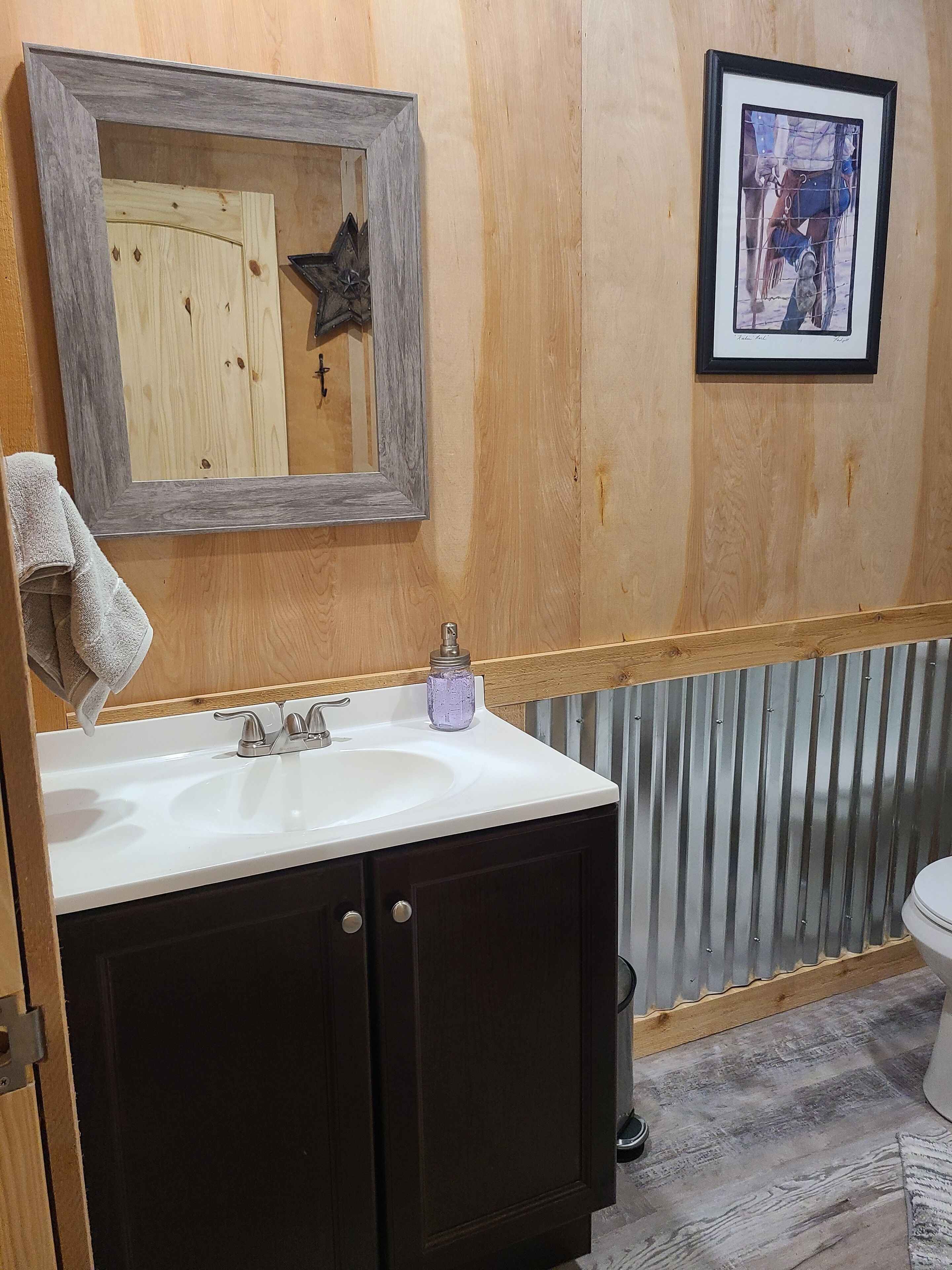 Rustic studio country cabin w/shared pool, firepit, & outdoor kitchen