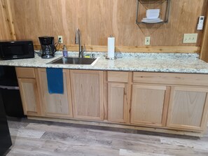 Fridge, microwave, coffee/tea maker, toaster - Rustic studio country cabin w/shared pool, firepit, & outdoor kitchen (Lexington)
