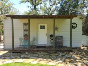 Exterior - Rustic studio country cabin w/shared pool, firepit, & outdoor kitchen (Lexington)