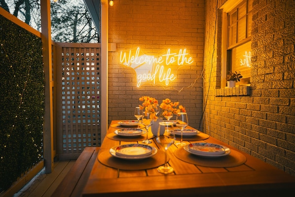 Outdoor dining - Private Patio/Broadway/Music Row/Hospital-1 (Nashville)