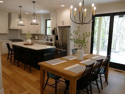 Modern Farmhouse Retreat-10 Min Walk to Lake Michigan-Hot Tub-Sauna