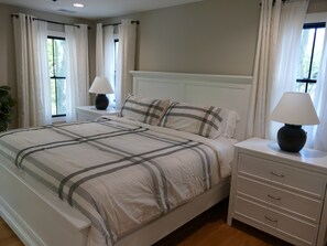 3 slaapkamers, een strijkplank/strijkijzer, gratis wifi, beddengoed