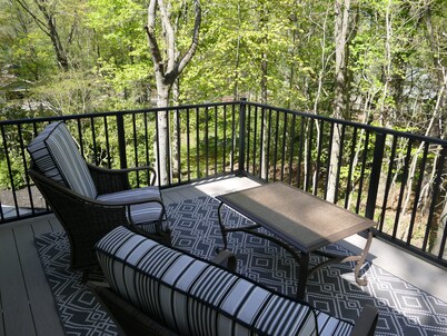 Modern Farmhouse Retreat-10 Min Walk to Lake Michigan-Hot Tub-Sauna