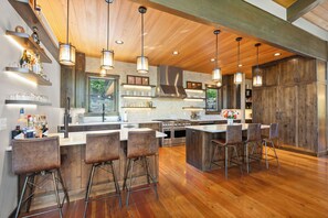 冰箱、微波炉、烤箱、炉灶