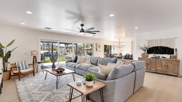 Smart TV, fireplace, table tennis