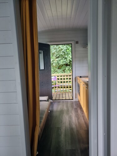 Glamping Hut - Riverview 3