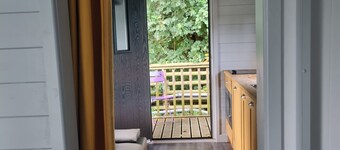 Glamping Hut - Riverview 3