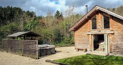Secluded, rural retreat nestled in Sherwood Forest, with hot tub