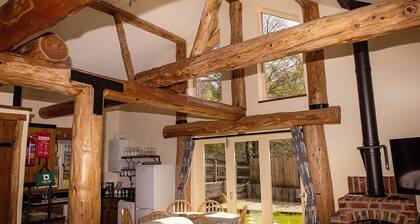 Secluded, rural retreat for 6 nestled in Sherwood Forest, with hot tub