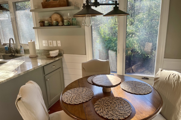 Breakfast nook seats 4