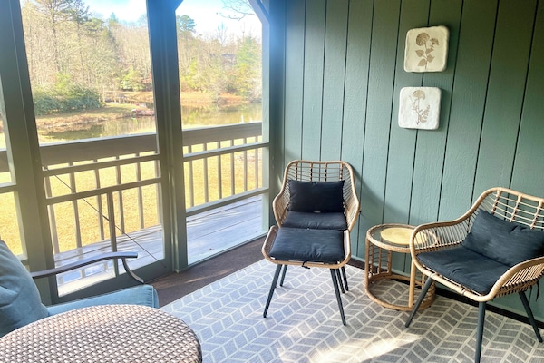 Screened in porch