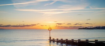 Lovely seaside chalet with just a 2 minute walk to the beach!