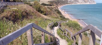 Lovely seaside chalet with just a 2 minute walk to the beach!