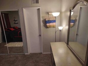 2 bedrooms - Lovely spacious 2 bd 2br 10 mins from the LV Strip (Las Vegas)