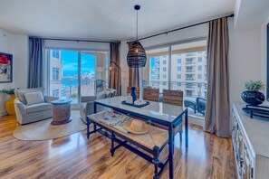 Smart TV, fireplace, DVD player, books