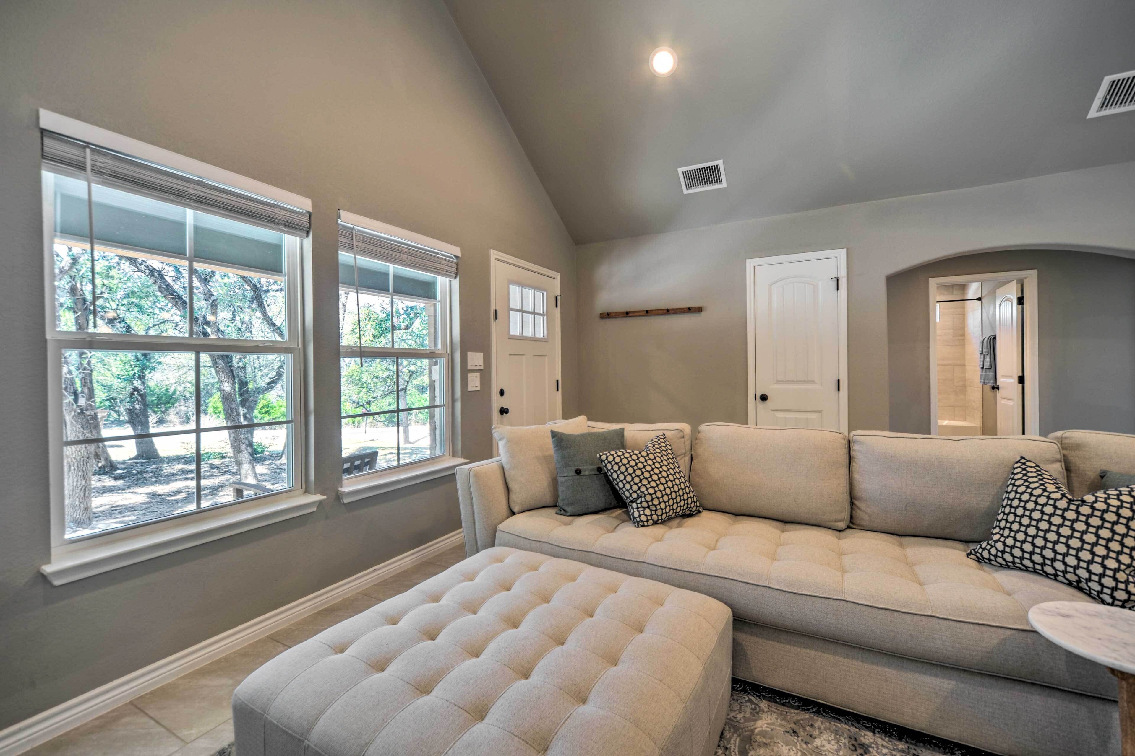 Charming Canyon Lake Home - Walk to Boat Ramp