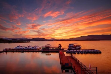 Marina. Dingsheng Express Hotel