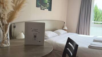 Habitación doble Confort, con acceso para personas discapacitadas, acceso a la alberca | Escritorio, espacio para trabajar con laptop y cortinas blackout