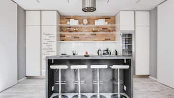 Kühlschrank, Mikrowelle, Geschirrspüler