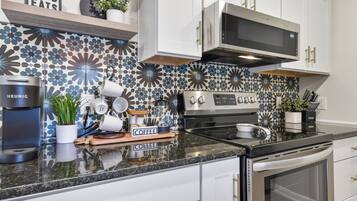 Coffee/tea maker, fridge, microwave, oven