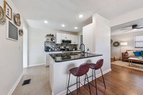 Trendy Jax Home Near Downtown, 30-mins to Beach