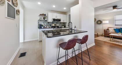 Trendy Jax Home Near Downtown, 30-mins to Beach