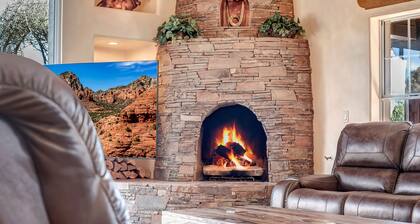 Sedona Breeze Exquisite 2 Acre Estate w/ Heated Pool & Icon Red Rock Views!