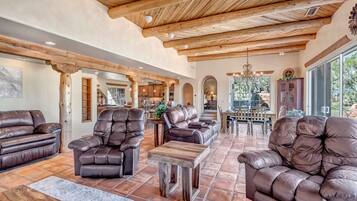 Télévision, cheminée