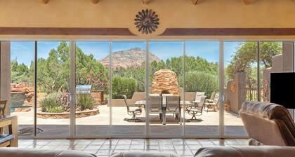 Best Iconic-Living Room Red Rock Views, Hot Tub, Borders The Forest