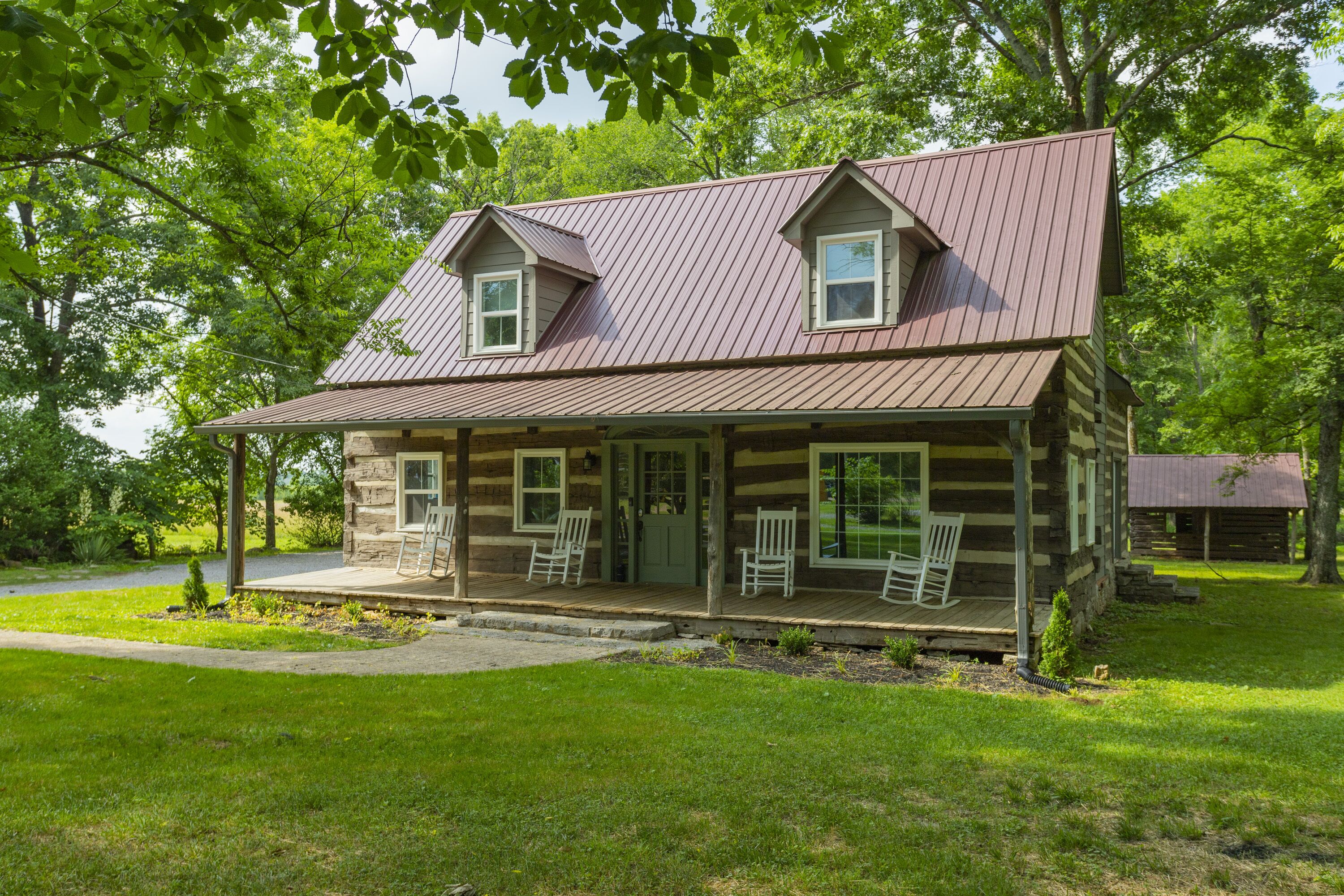 The Stapleton:  4 Bed/3 Bath Log Cabin on 1.5 Acres! Hot Tub and Privacy!