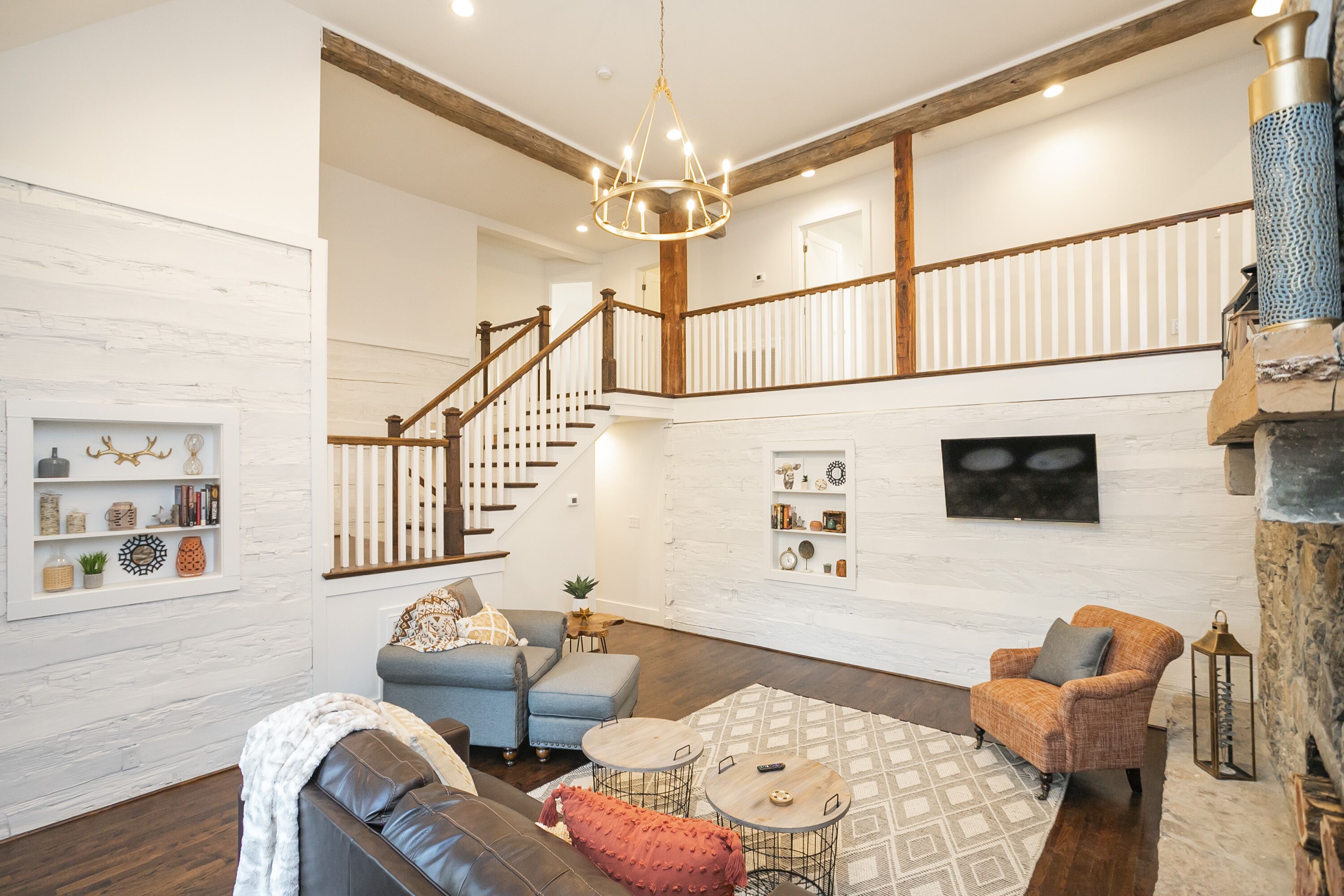 The Stapleton:  4 Bed/3 Bath Log Cabin on 1.5 Acres! Hot Tub and Privacy!