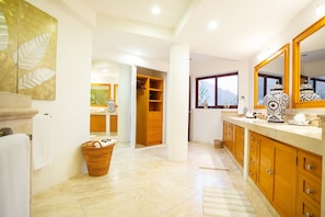 Bathtub, jetted tub, hair dryer, towels