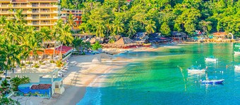 Paradise over the Pacific, private chef and staff, pool