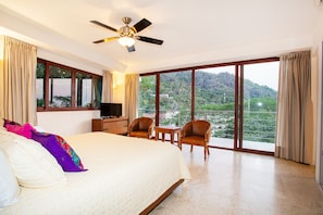 6 bedrooms, desk, travel crib, free WiFi