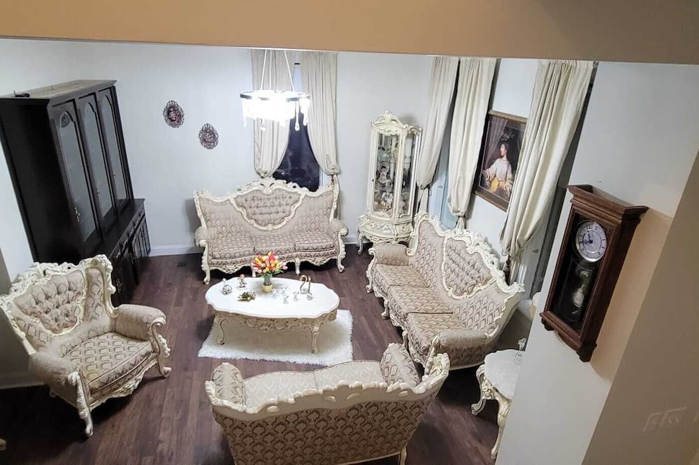 Holland Farmhouse Inn B & B