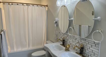 Holland Farmhouse Inn B & B