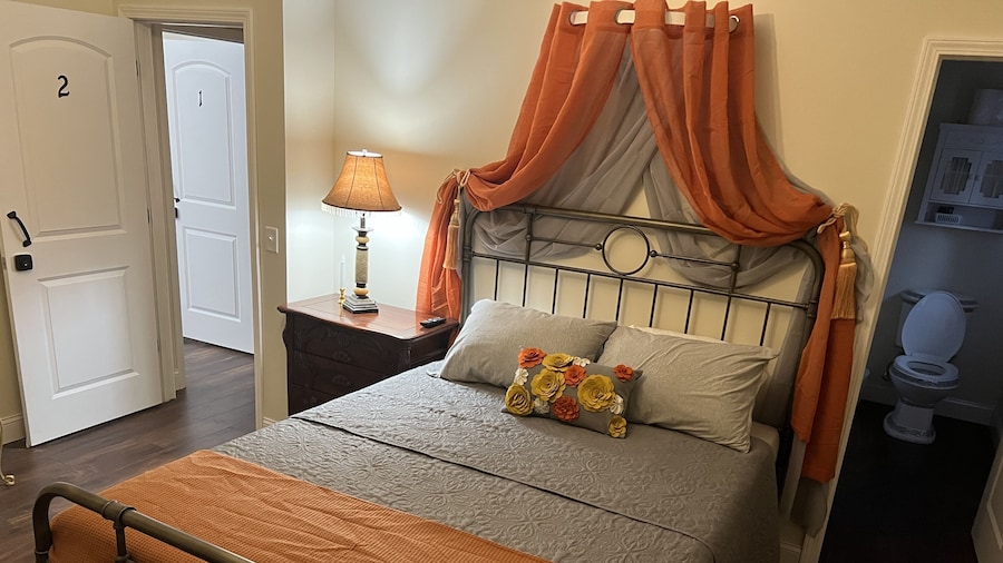 Holland Farmhouse Inn B & B
