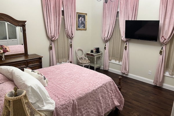 Room Number 1 | Decoración personalizada y muebles diferentes